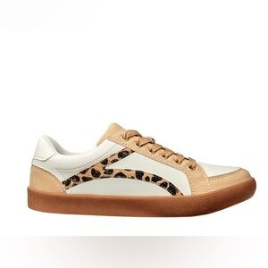 NWOT. Avenue Serra Leopard Print White and Tan. Low Cut Women's Sneakers. Size 9